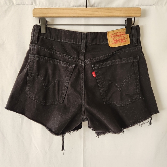 Vintage Y2K Levi's Classic Fit Stretch cutoff jean shorts, size 8 Misses - Picture 6 of 10